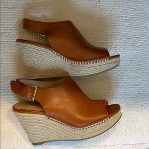 Women’s shoe size 7 1/2.